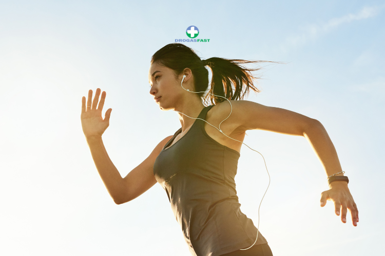 Mulher correndo para que o exercício físico estimule a liberação do GH