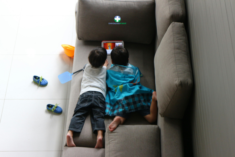 Uso de telas na infância prejudica adolescência.